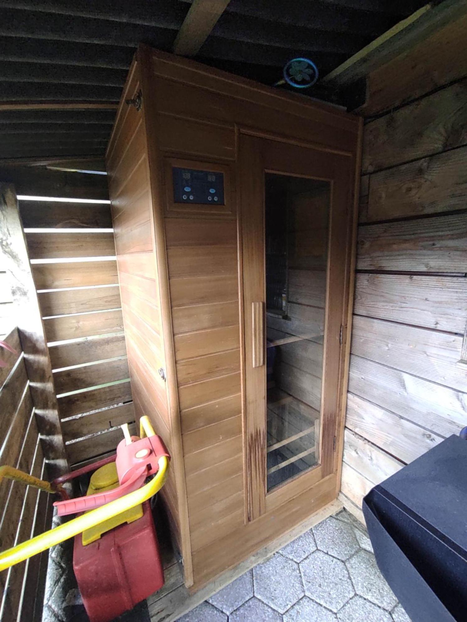 "Tempat Senang" Chalet On The Beautiful Veluwe With Airco Sauna Bbq Jacuzzi Beamer And Dog Putten Exterior photo