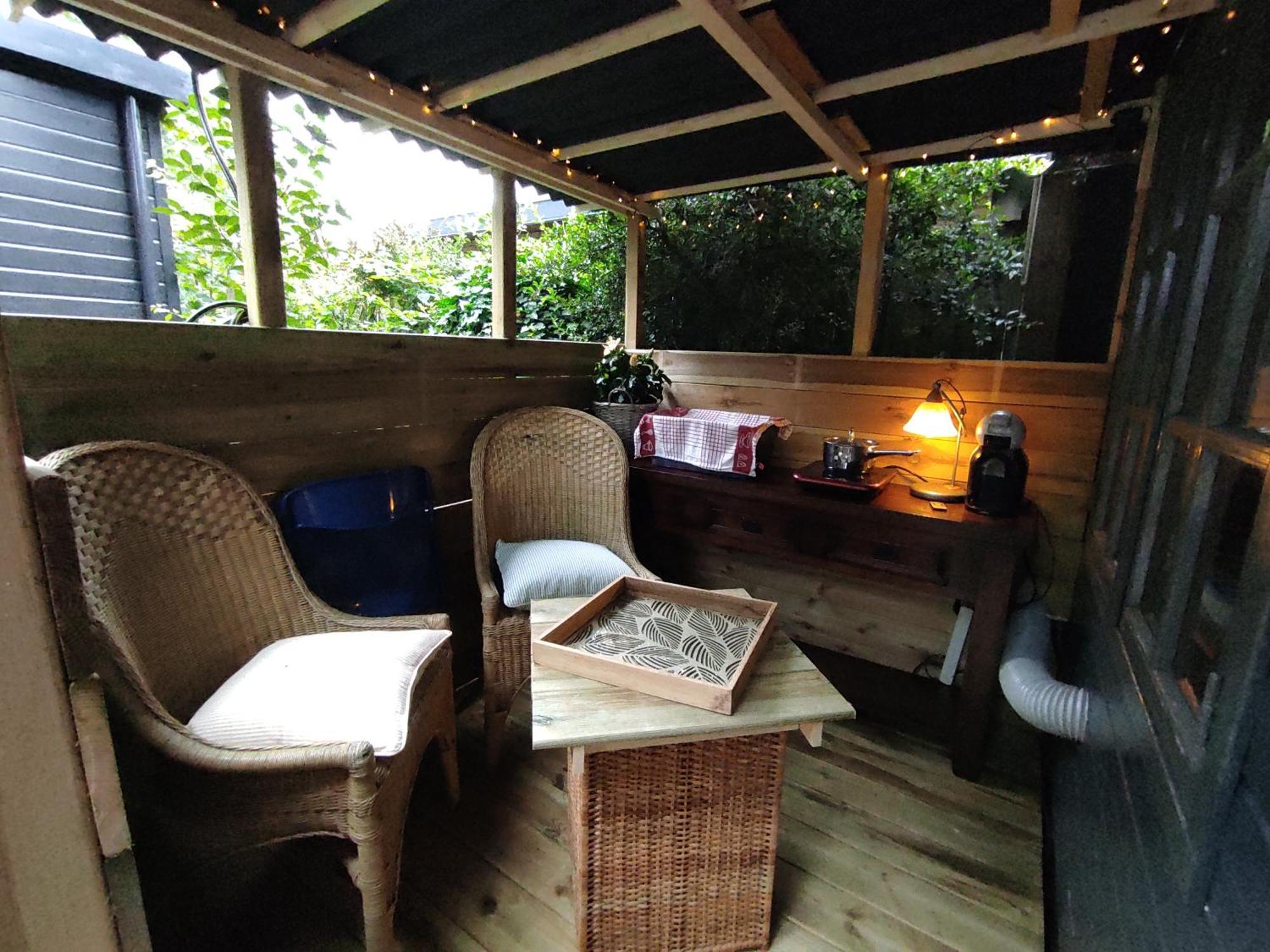 "Tempat Senang" Chalet On The Beautiful Veluwe With Airco Sauna Bbq Jacuzzi Beamer And Dog Putten Exterior photo
