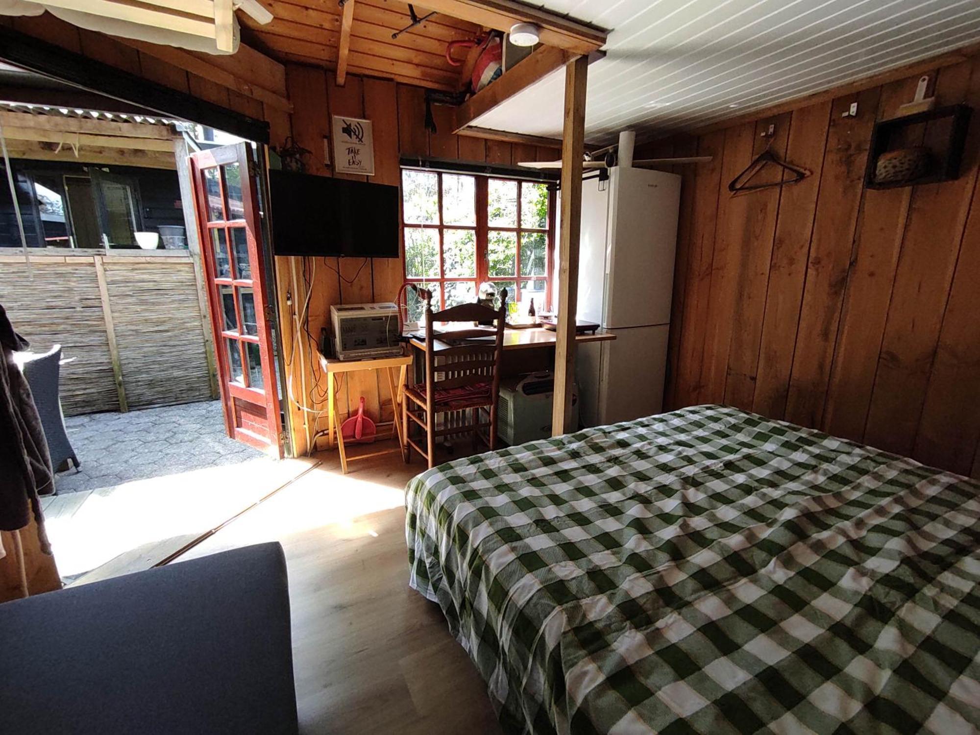 "Tempat Senang" Chalet On The Beautiful Veluwe With Airco Sauna Bbq Jacuzzi Beamer And Dog Putten Exterior photo